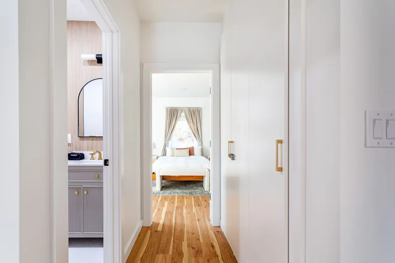 Upper floor hallway with view into bathroom and bedroom doorways