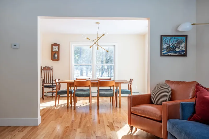 Dinner for six with wooded views