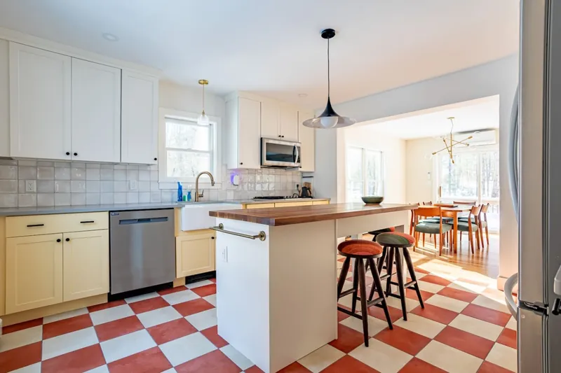 Full kitchen flows right into the dining room