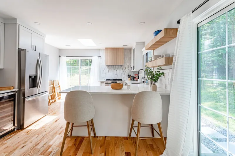 Gourmet Kitchen: Bright and inviting space with modern appliances and serene views! Ideal for cooking adventures.