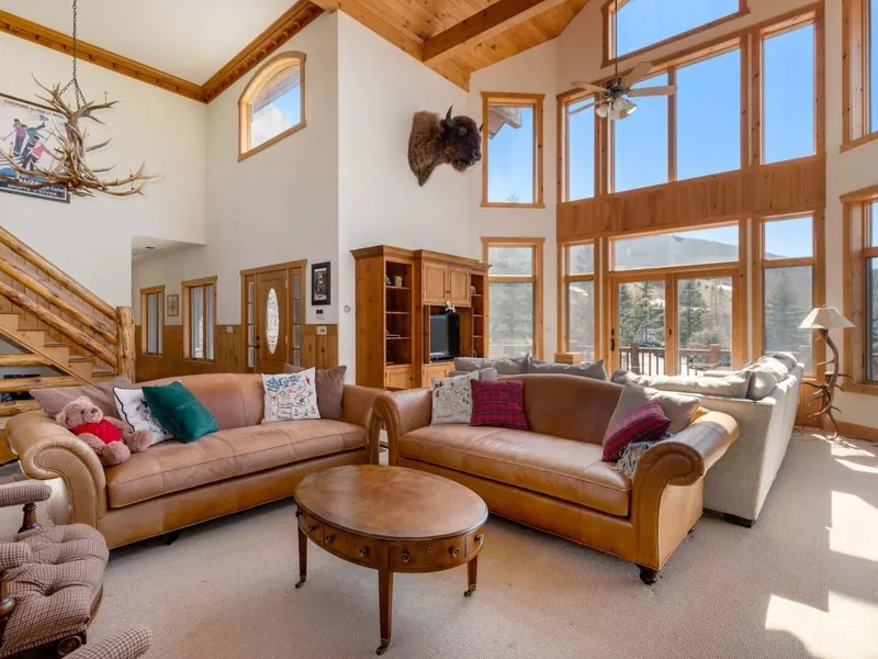 Great Room: Sunlit space with stunning views, plush seating, and rustic charm for festive gatherings!